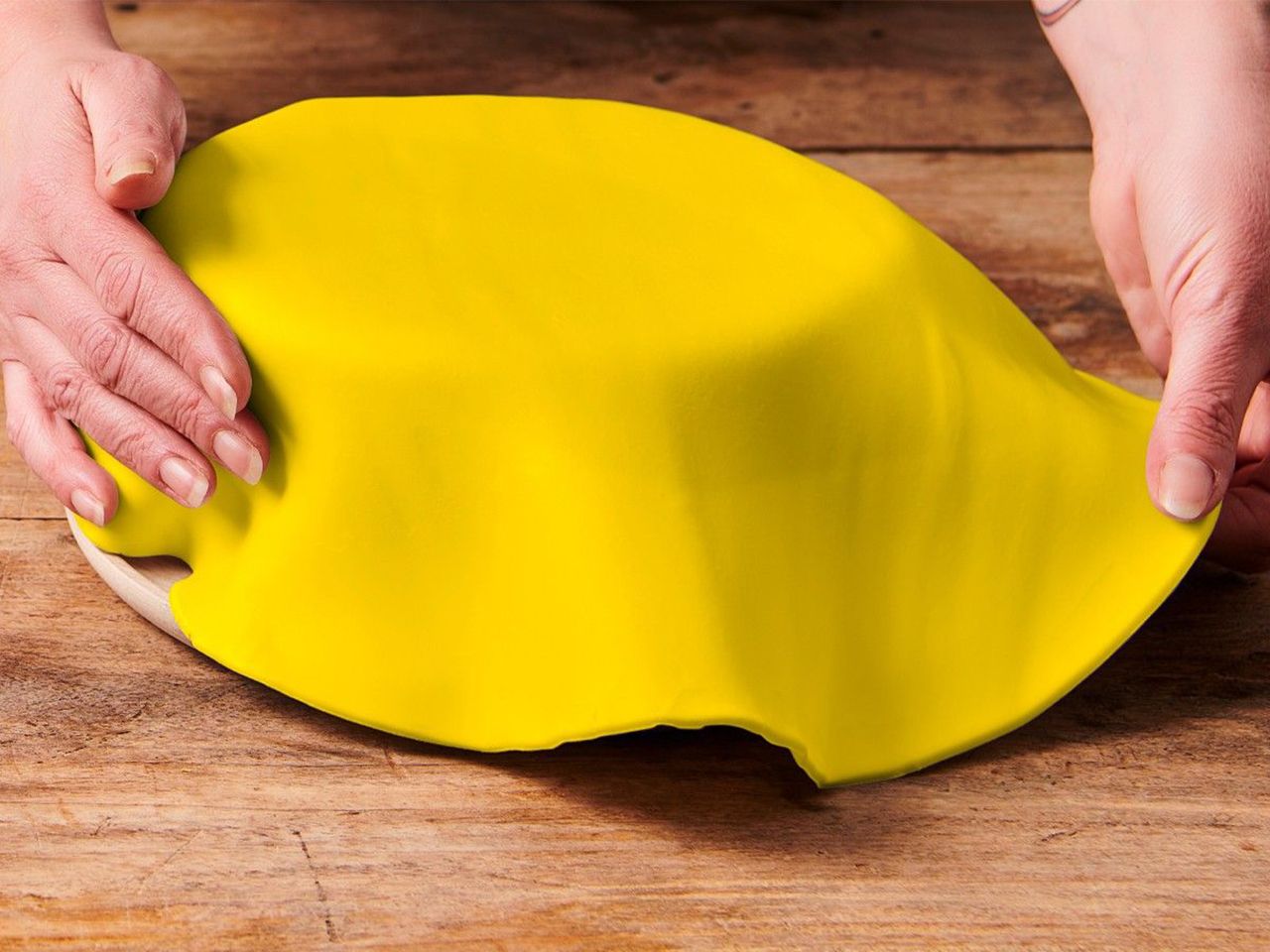 Fondantdecke ausgerollt Mellow Yellow