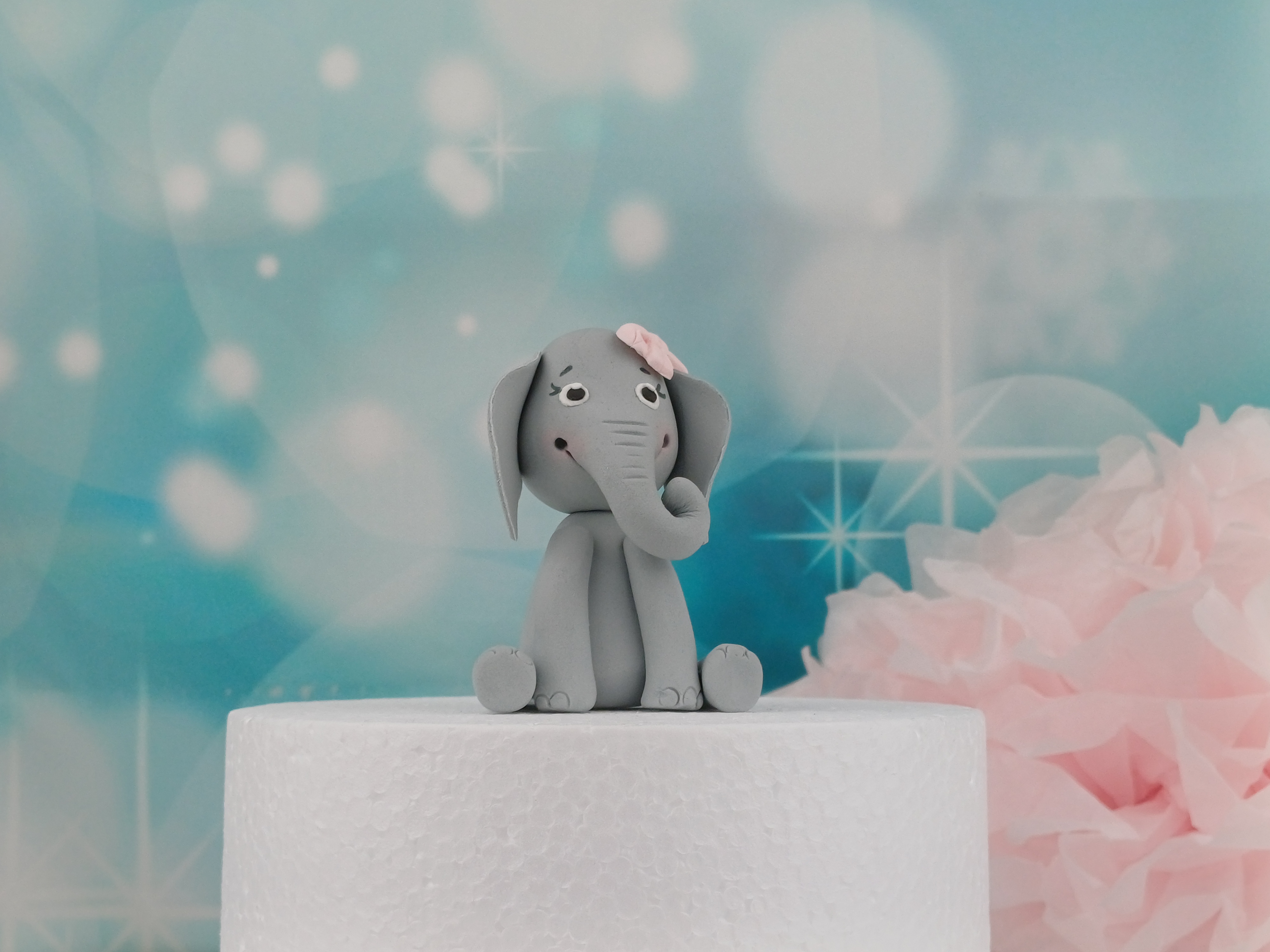 Tortenfigur Elefant mit rosa Schleife