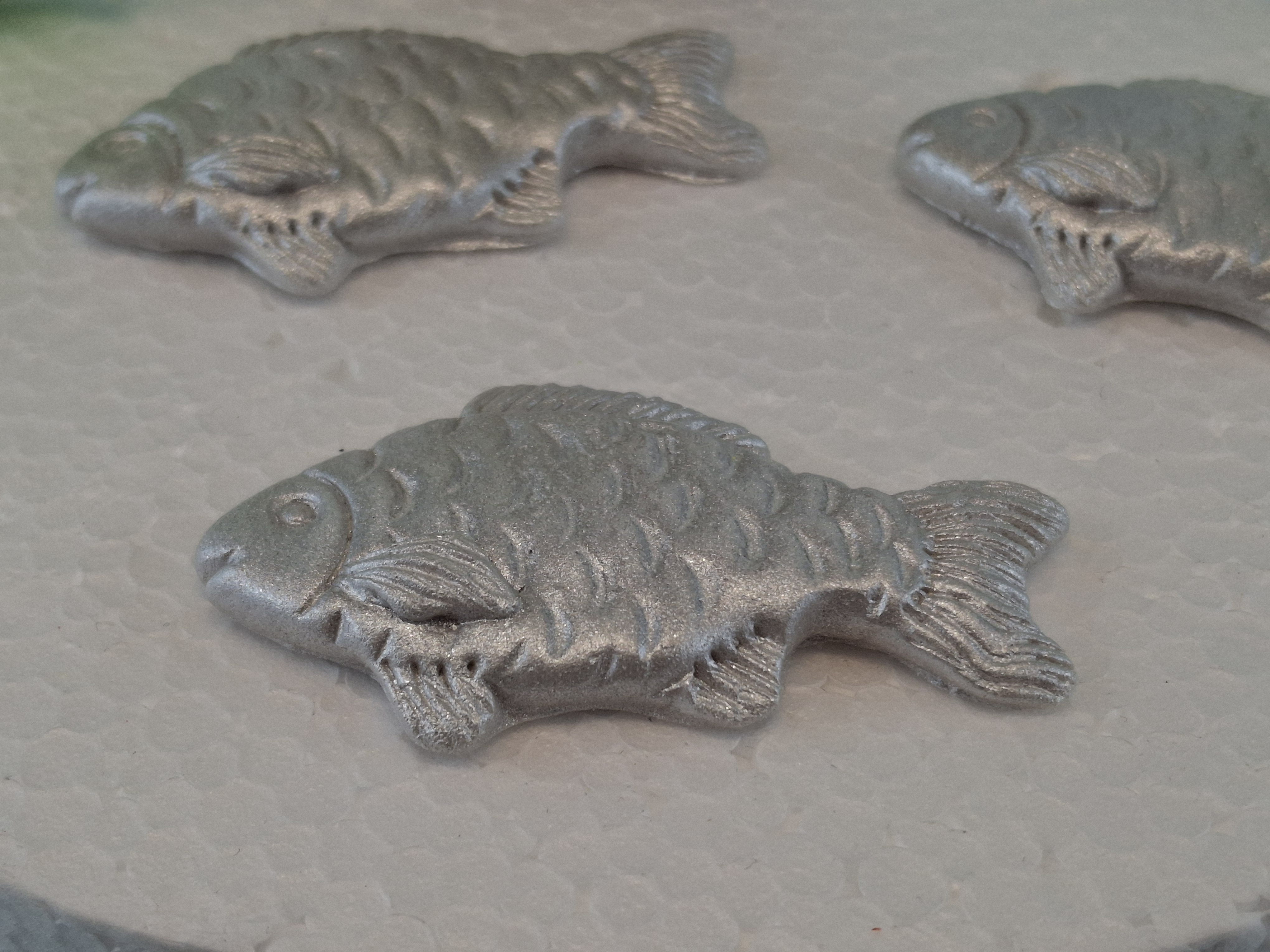 Zuckerfiguren-Set „Angler & Karpfen“ – Handgemacht – 6-teilig