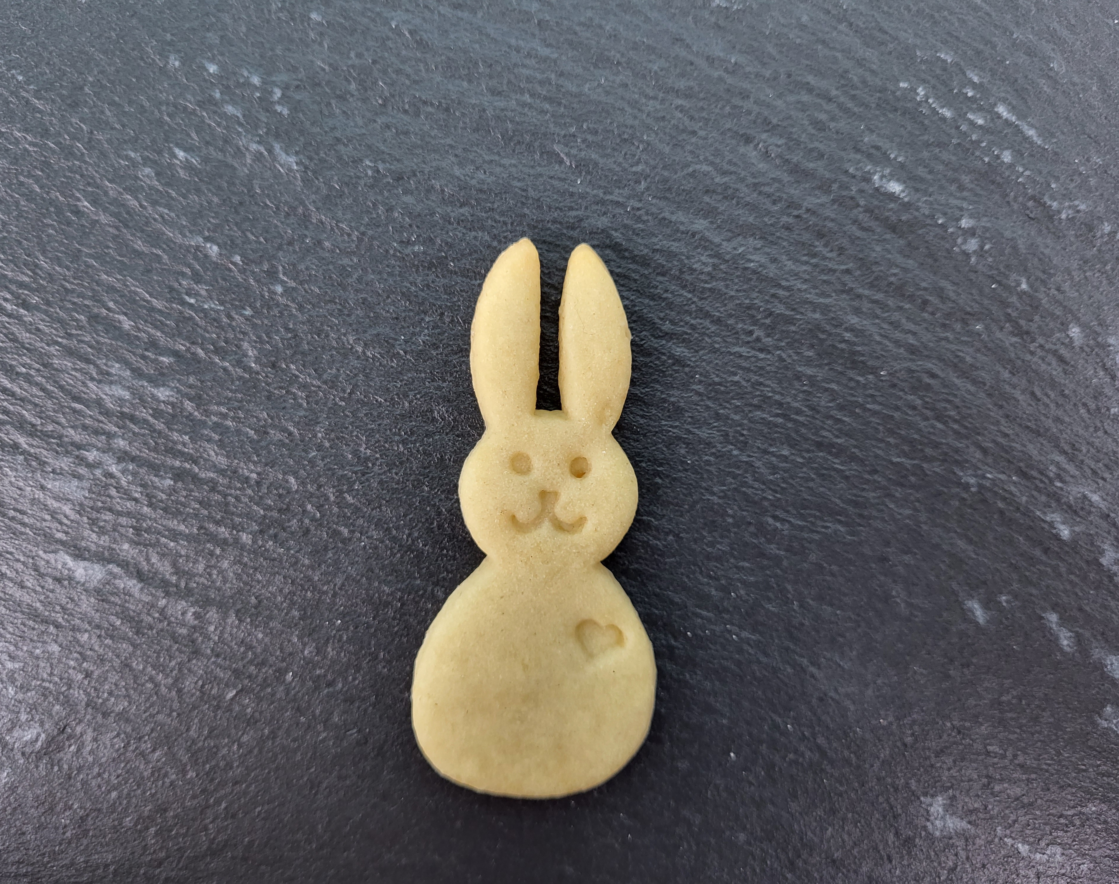Präge-Ausstecher Hase mit Herz   A107