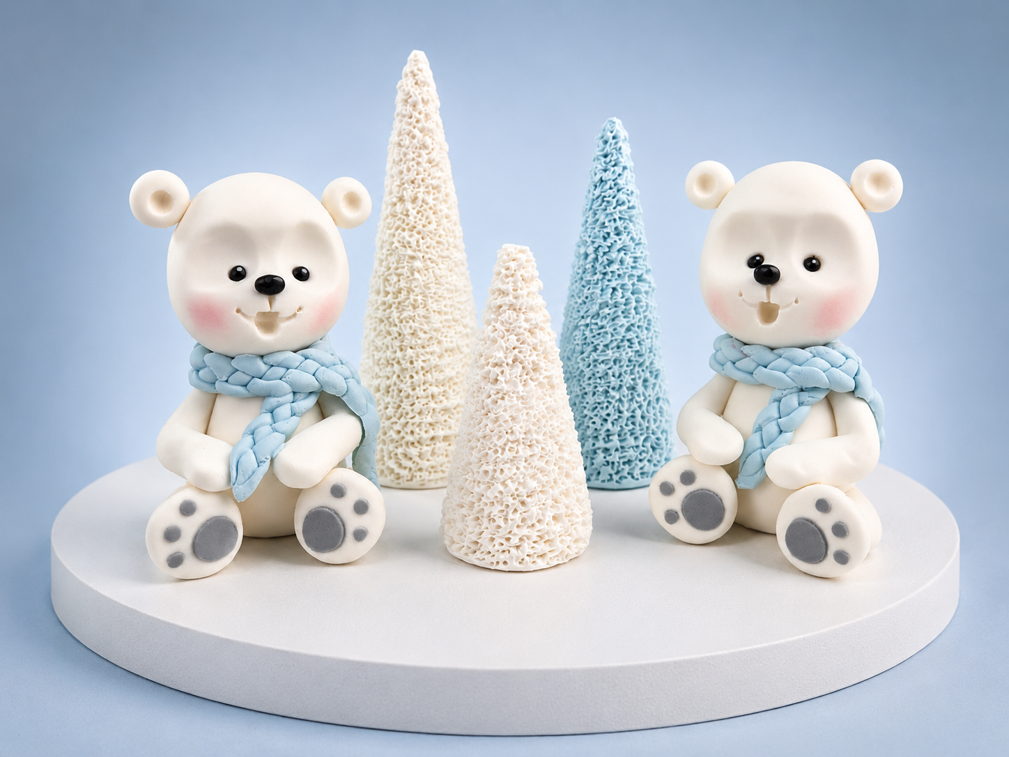 Winterliches Figuren-Set mit 2 Bären und 3 Bäumen