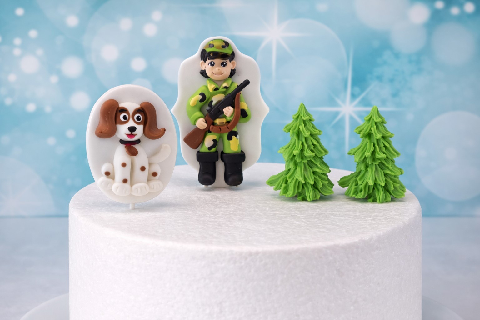 Jäger Cake Topper aus Fondant – handgefertigte Tortendekoration für Jagd- & Wald-Torten