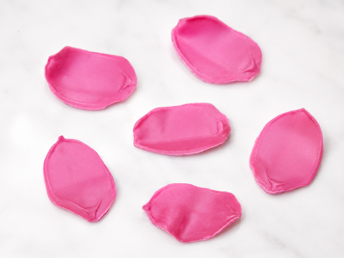 Schokoladendekor Rosenblütenblätter Rosa – 20 Stück