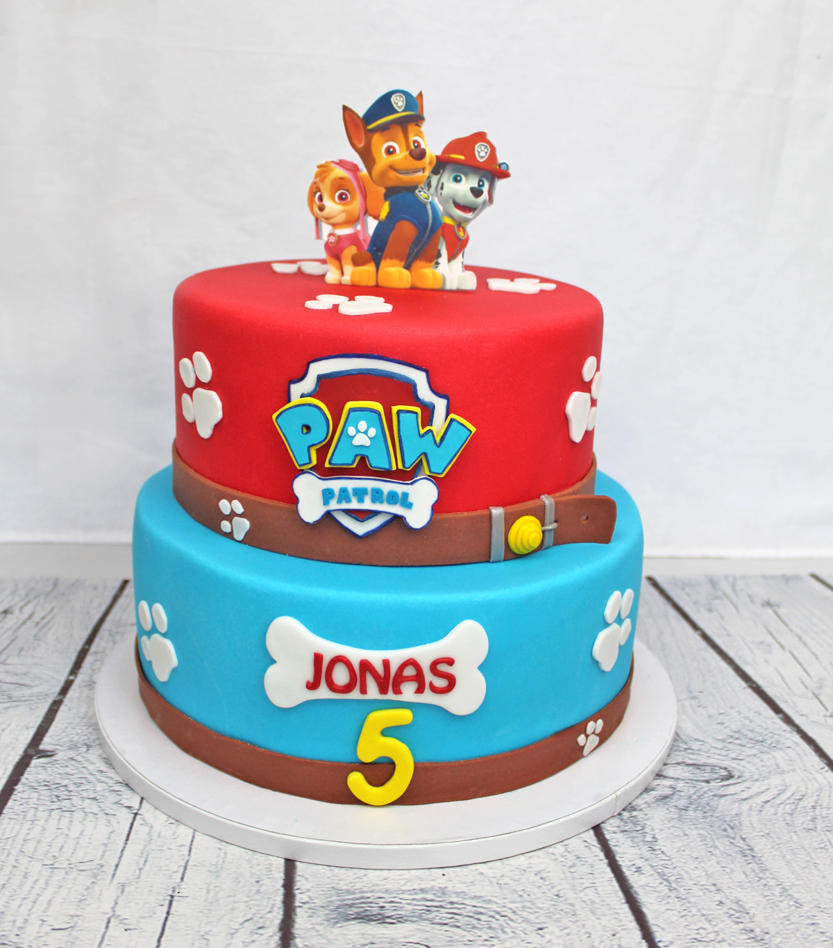 Knochen mit Name personalisiert – handgefertigter Fondant-Knochen aus Massa Ticino (9 cm)