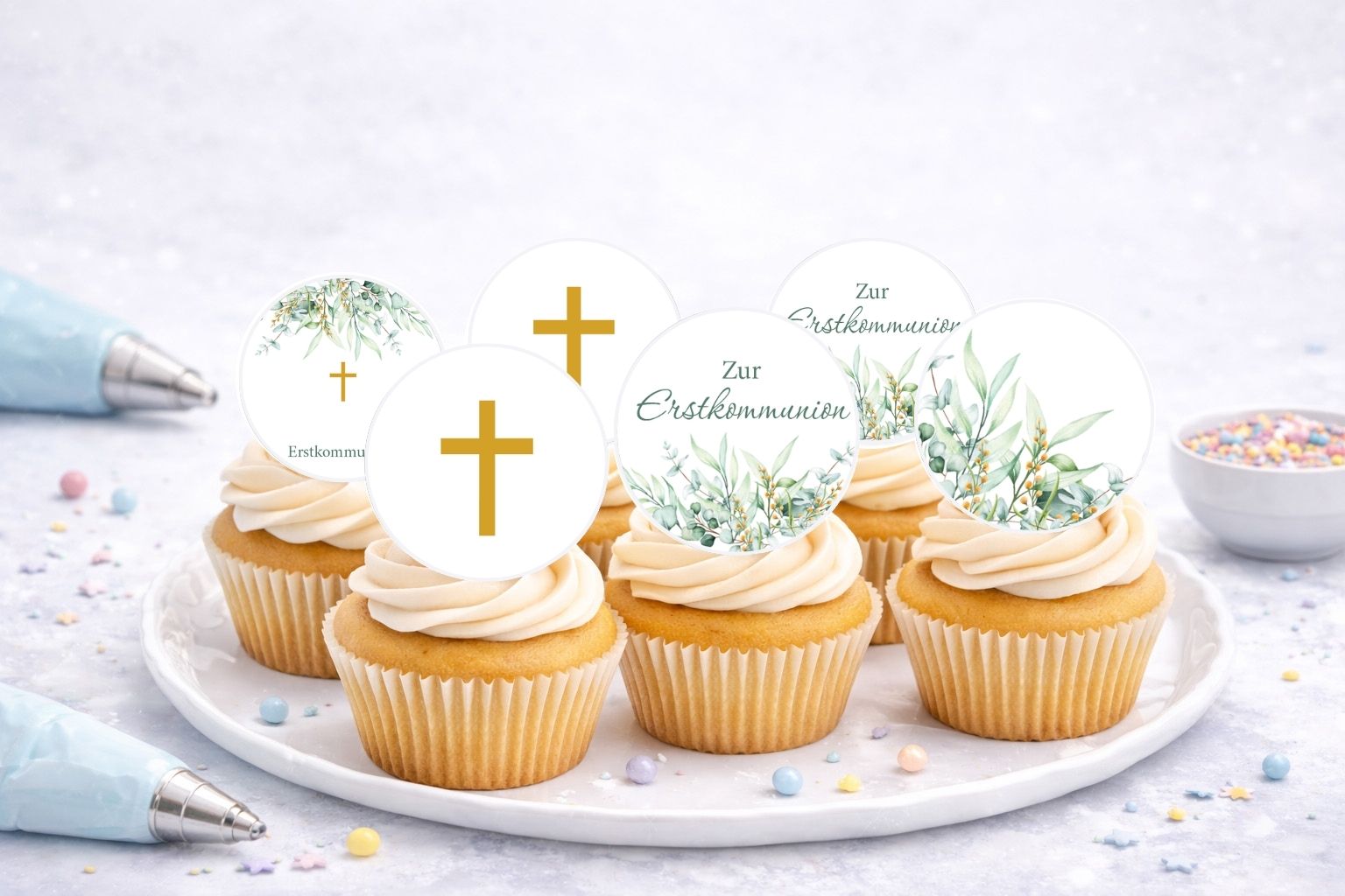 Deluxe Muffinaufleger zur Erstkommunion (24 Stück) mit Kelch- und Hostie-Motiven.
